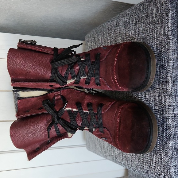 Dark red fleece lined boots - Picture 3 of 5